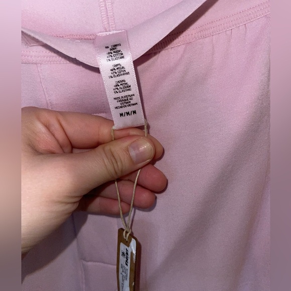 SKIMS Boyfriend Loose Pant Cherry Blossom pink size M NWT - Picture 5 of 5